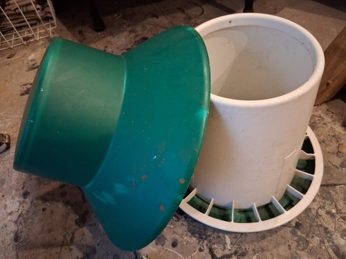 Poultry hen chicken feeder - poultry,,
