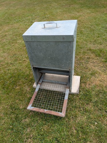 Treadle poultry feeder - treadle,