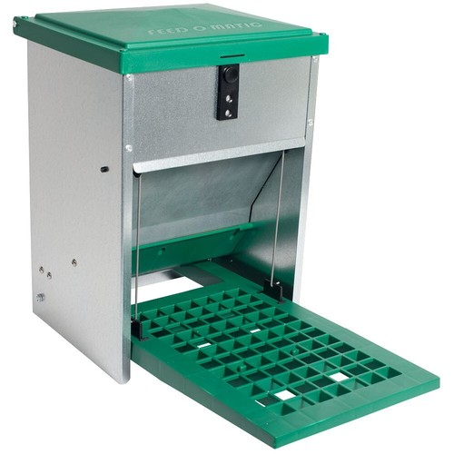 Feedomatic treadle chicken - feedomatic,